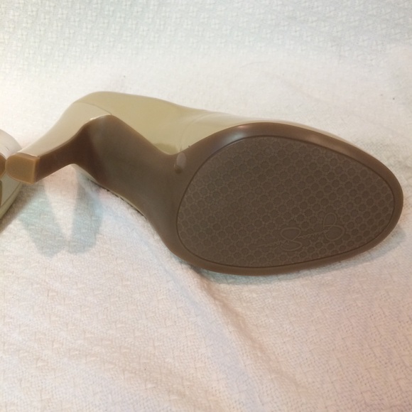 NWT Jessica Simpson Nude Heels - Picture 3 of 8